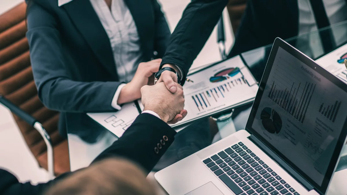 Kan du kjøpe kontormøbler på søndag?